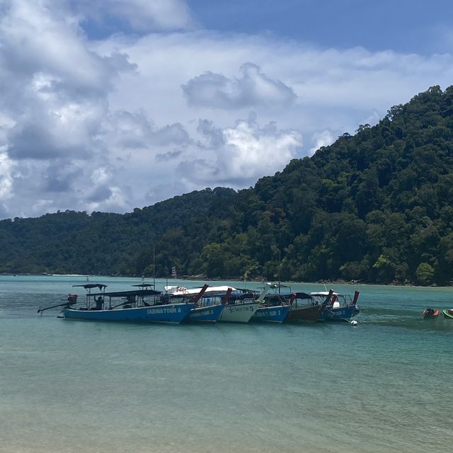 เดินเที่ยวชายหาด เกาะสุรินทร์เหนือ 