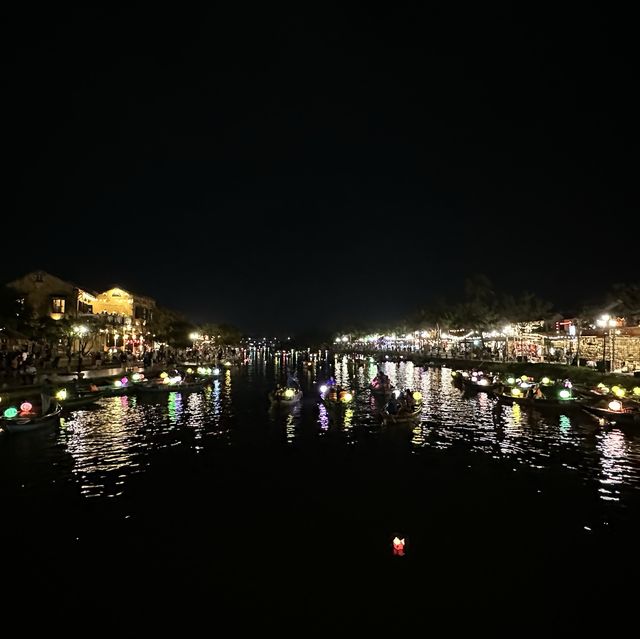 會安五光十色的燈籠之城🤩 會安五光十色的燈籠之城🤩