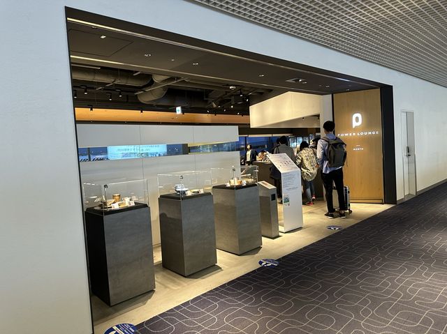 羽田空港第1ターミナル。保安検査場内の有料ラウンジ『Power Lounge North』