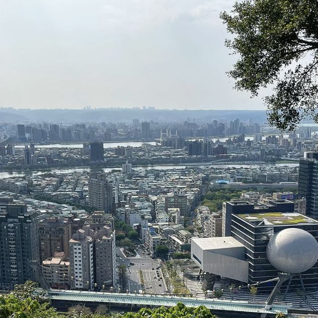 🏔️ 劍潭山親山步道 ｜ 北眼平台的美景 🌳