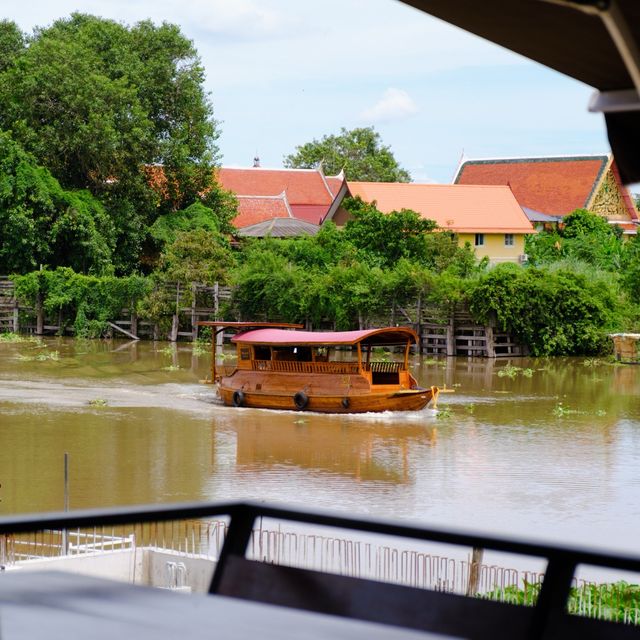 ร้านอาหารริมน้ำอยุธยา “แพกรุงเก่า”