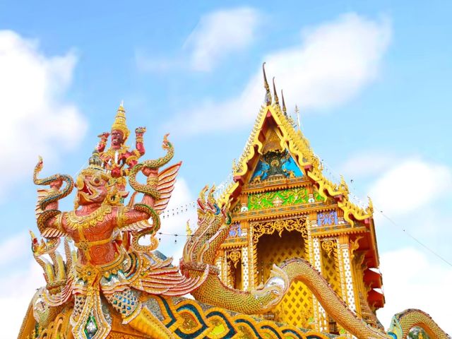 ไปวัดท่ามะกอก  ชมโบสถ์เรือนารายณ์ทรงสุบรรณ