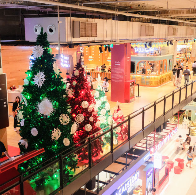 ถ่ายรูปธีมคริสต์มาส at Emsphere🎄🔴🟢