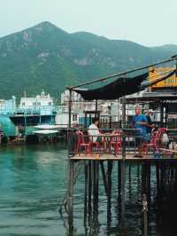 Explore the scenic fishing village of Tai O in Hong Kong! 📷
