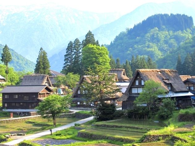 The Gassho-zukuri village of Ainokura