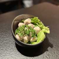 一鍋兩食！超大盆冬蔭海鮮麵鍋．點料變火鍋