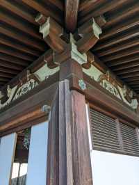 仁和寺の庭や池を眺めるていると、神社とは、また違う…寺院独特の荘厳な美しさを感じる