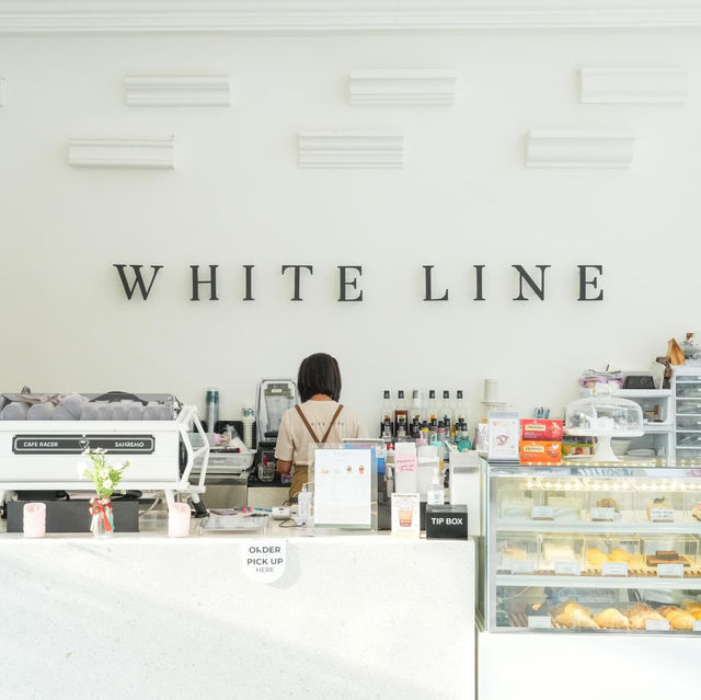 📍 WhiteLine Café & Restaurant 🏡☕️🦌