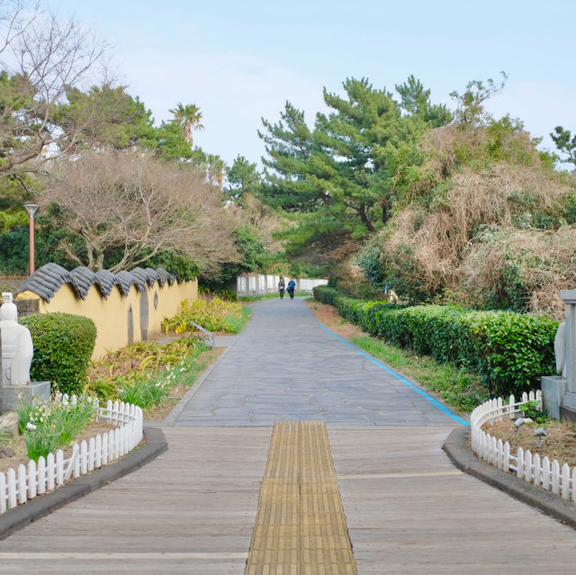 서귀포의 유래와 진시황의 불로초에 대한 전설이 있는 제주도 명소 - 서복 불로초공원