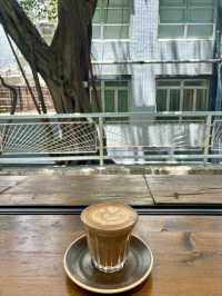 【灣仔】Blend & Grind：在春日的樹底下享受咖啡和鬆餅