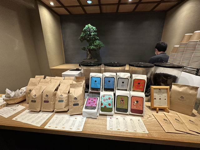 東京・銀座。盆栽のある銀座カフェ『BONGEN COFFEE Tokyo Ginza』