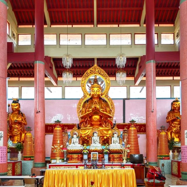 Exploring Sam Poh Temple at Brinchang