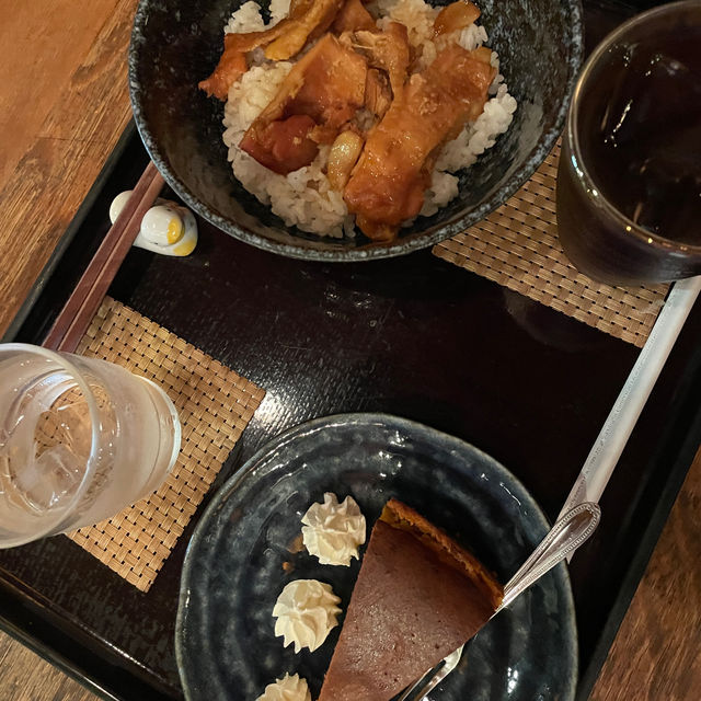 오래된 일본 주택을 개조한 빈티지 카페 ‘살롱드아만토’