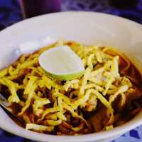 ข้าวซอยไก่ น้ำเงี้ยว ป้าศรีไว