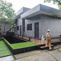 บ้านพักในจังหวัดเลย มีสระกว้างและอ่างจากุชซี่