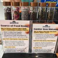 "Urban Oasis: A Unique Farm-to-Table Experience in Aquaponic Garden Café"