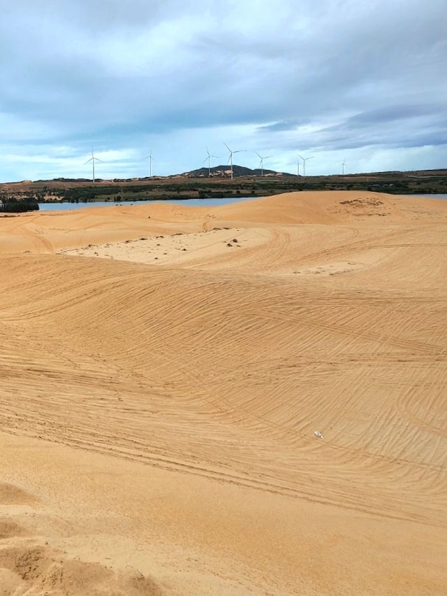 White Sand Dunes: ทะเลทรายขาวแห่งเวียดนาม 🏜