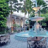 Capturing the Iconic Fountain at Raffles Hotel Singapore 