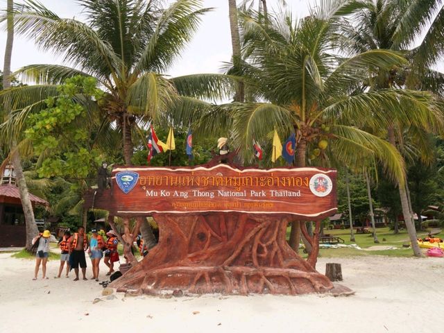 ชายหาด อุทยานแห่งชาติหมู่เกาะอ่างทอง สมุย