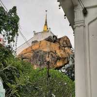 สักการะพระเจดีย์บนเขาพร้อมชมวิว 360 องศา