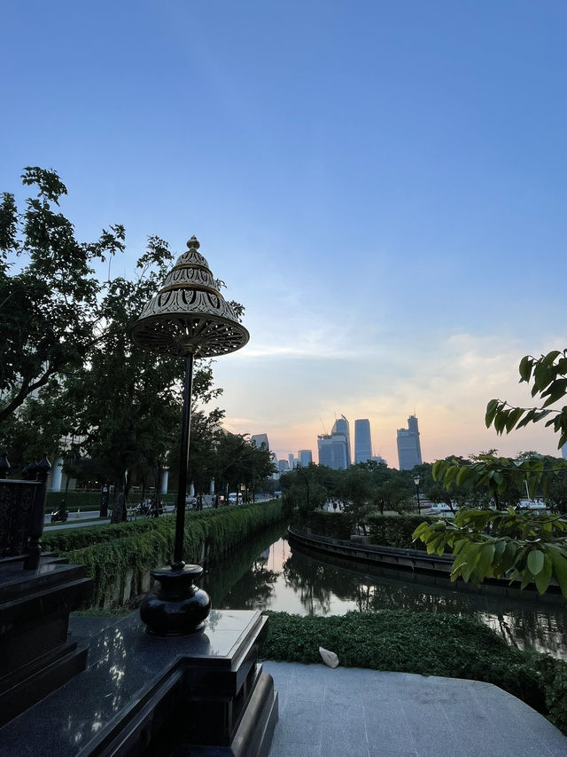 "城市綠洲：曼谷班嘉奇蒂公園的寧靜之美"
