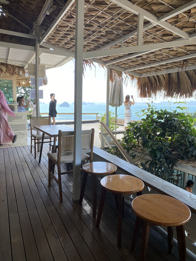 Khaothong Hill Cafe ร้านกาแฟชื่อดัง วิวอลังที่กระบี่