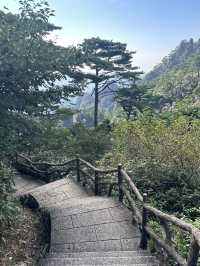 🏞️ Hiking Huangshan: A Journey Through China’s Yellow Mountains 🌄