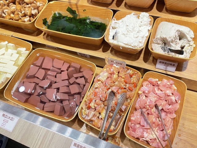 พากินฮอตพอท หม่าล่าชื่อดังย่านซีเหมินติง!