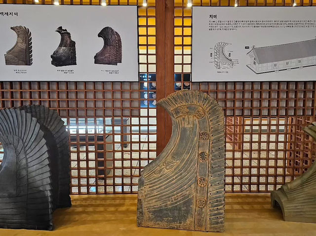대한민국 충청남도 부여군 백제 기와 문화관 입니다.