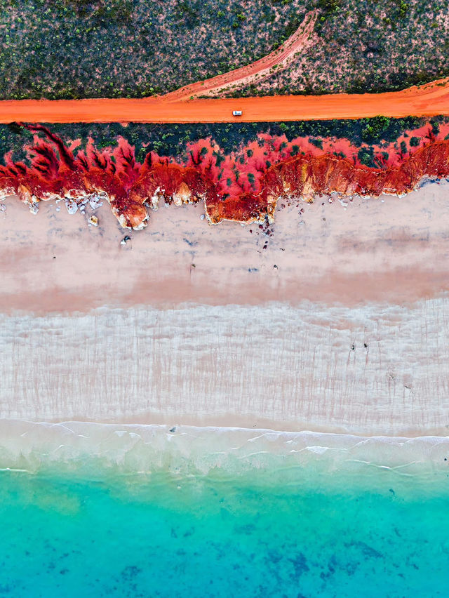 Incredible colours in Broome 🔴🔵