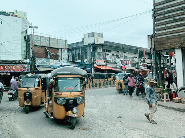 Hyderabad’s Chaotic Charm on Wheels
