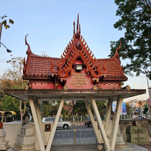 ไหว้พระ ขอพรพระแก้ว ที่ วัดศรีอุบล