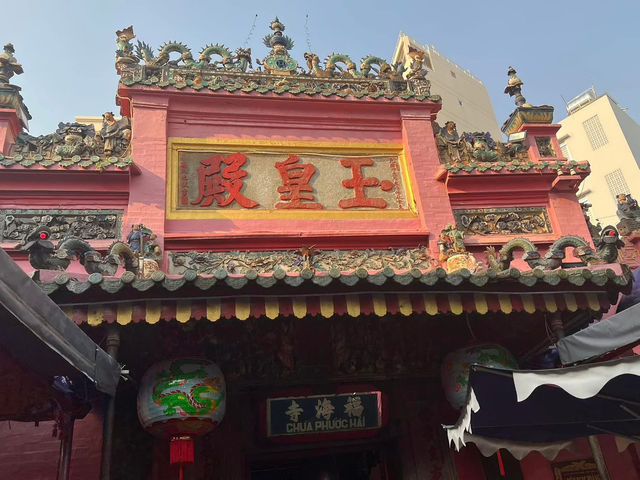 Jade Emperor Pagoda CHÙA NGỌC HOÀNG