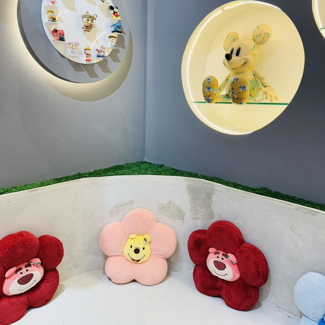A Wonderland for Toy & Coffee Lovers! ☕🧸