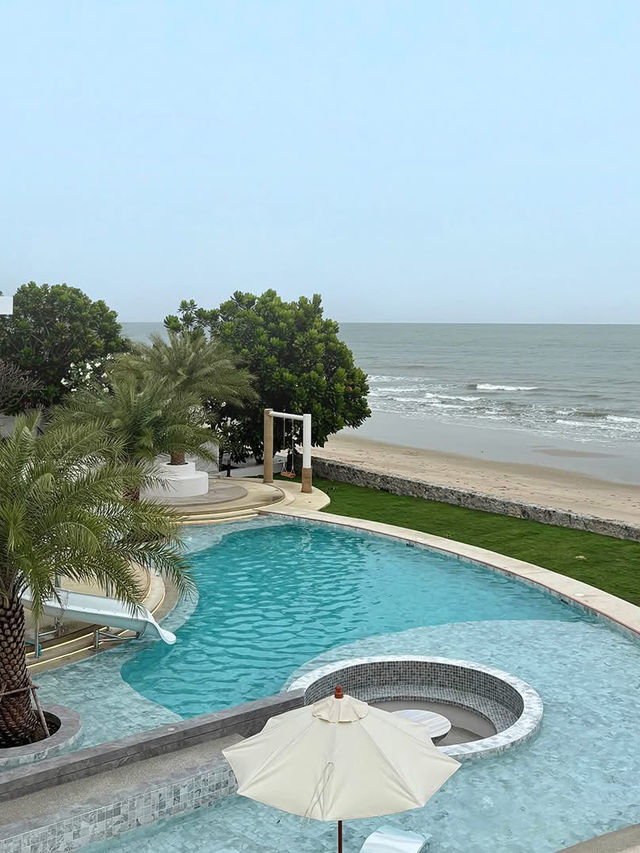 Mira Beachfront Pool Villa Cha-am