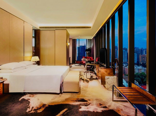 Hilton Guangzhou Tianhe: Luxury in the Heart of the City