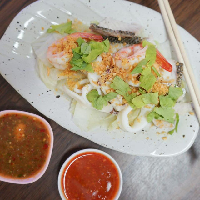 ร้านข้าวต้มชื่อดังแห่งบางแสน กับเมนูเด็ดข้าวแห้ง