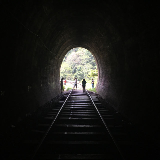 【スリランカ】幻想的な鉄道絶景！ナイン・アーチ・ブリッジ🚂🌿