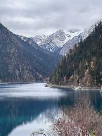 Enchanting Beauty of Jiuzhai Valley:where nature meets tranquility 