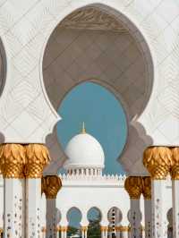 Sheikh Zayed Grand Mosque: An Icon of Architectural Splendor and Majestic Craftsmanship.