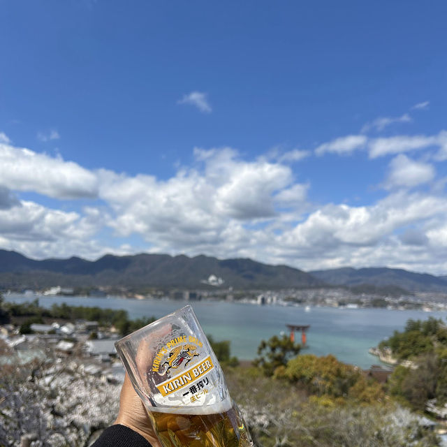厳島神社 (Itsukushima Shrine, Hiroshima) – 海に浮かぶ幻想的な鳥居