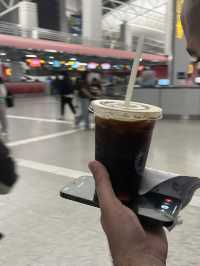 비행 전 카페인 충전 완료! 광저우 바이윈공항 입구 스타벅스 후기