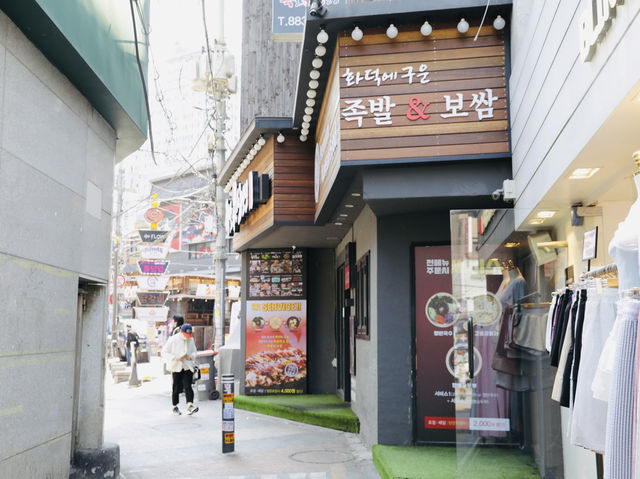 首爾｜新村 學生才懂的首爾熱鬧商圈！新村地鐵周邊必逛巷弄、彩繪牆、巷口美食全攻略🔥