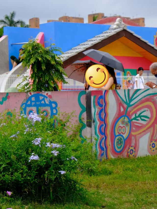 หมู่บ้านสายรุ้ง ลวดลายแห่งสดใส