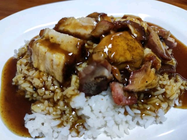 ร้านเด็ด ตำนานหมูแดงหมูกรอบ บ้านโป่ง