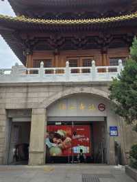 พาชมวัดโบราณเก่าแก่ของเซี่ยงไฮ้ Longhua Temple