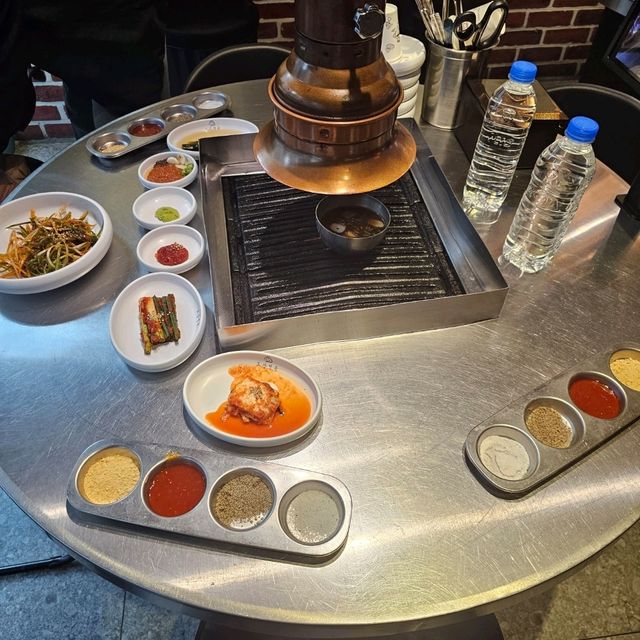 [狎鴎亭]絶品サムギョプサル！超人気のお肉屋さん[島山精肉本店 도산정육 본점]