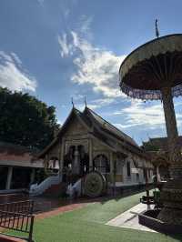 แวะขอพรที่วัดพระธาตุหริภุญชัย วรมหาวิหาร