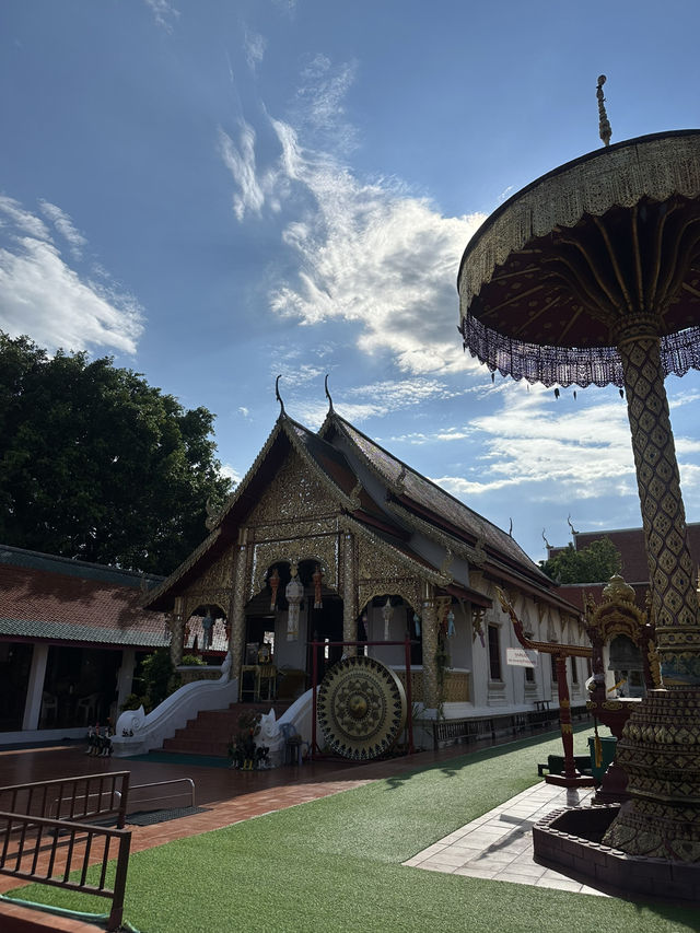 แวะขอพรที่วัดพระธาตุหริภุญชัย วรมหาวิหาร