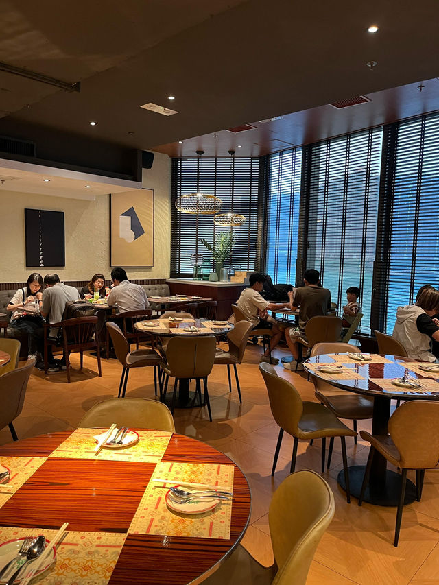  📍荃灣海之戀Kopitiam By SAYA✨充滿東南亞風味，餐廳環境舒適，店員服務熱情💗而且晚上八點後入座，更可享受海鮮七折優惠，性價比超高🤟🏻